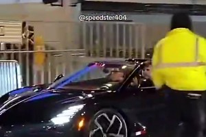 哈哈，邓超这记低位背转身同手同脚上篮什么水平？